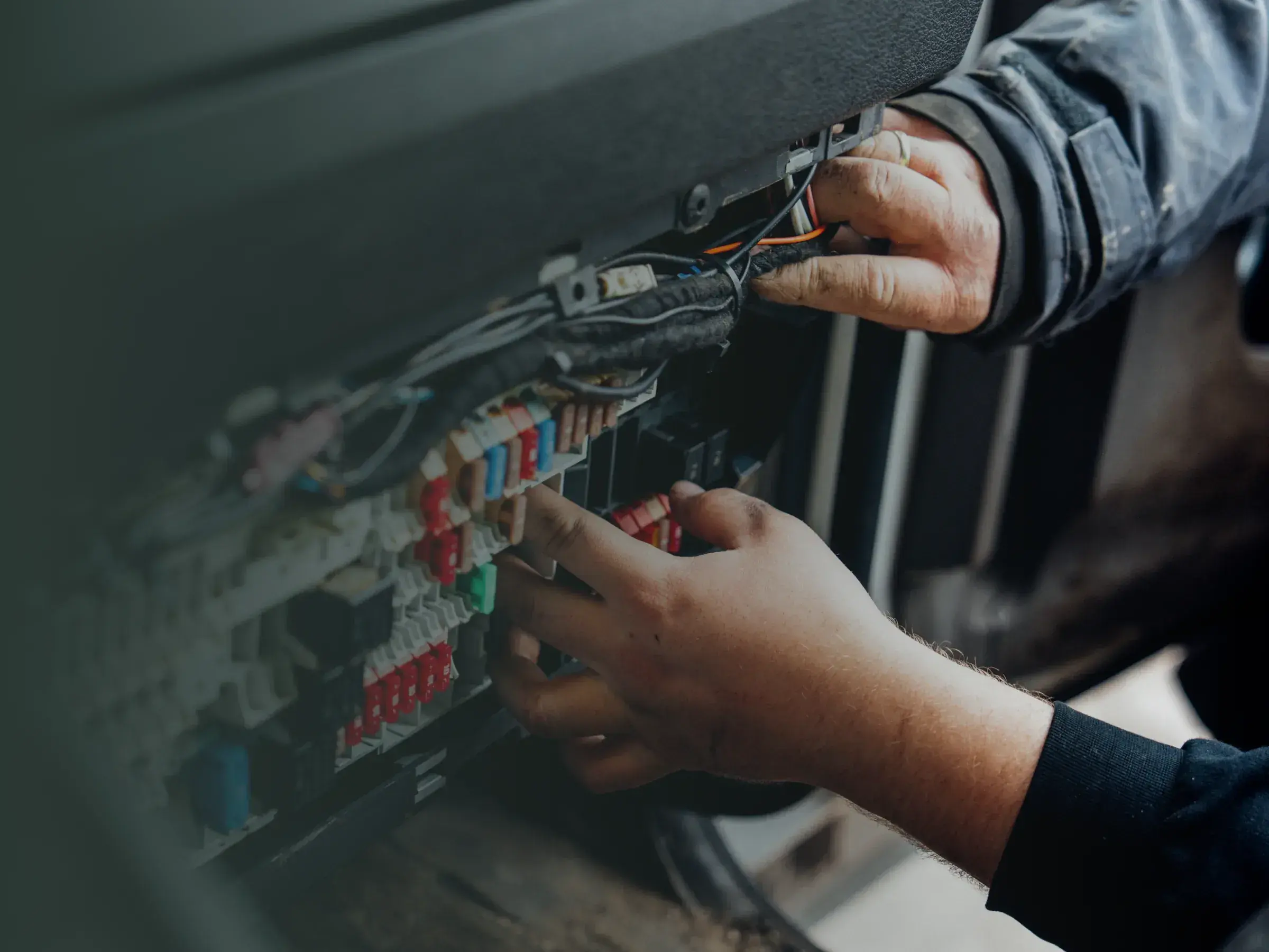 Professional installation of fleet tracking hardware